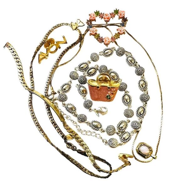 AVON Vintage Bundle Lot of 7 Avon Goldtone Jewelry Pieces 3 Necklaces 3 Brooches - Picture 1 of 9